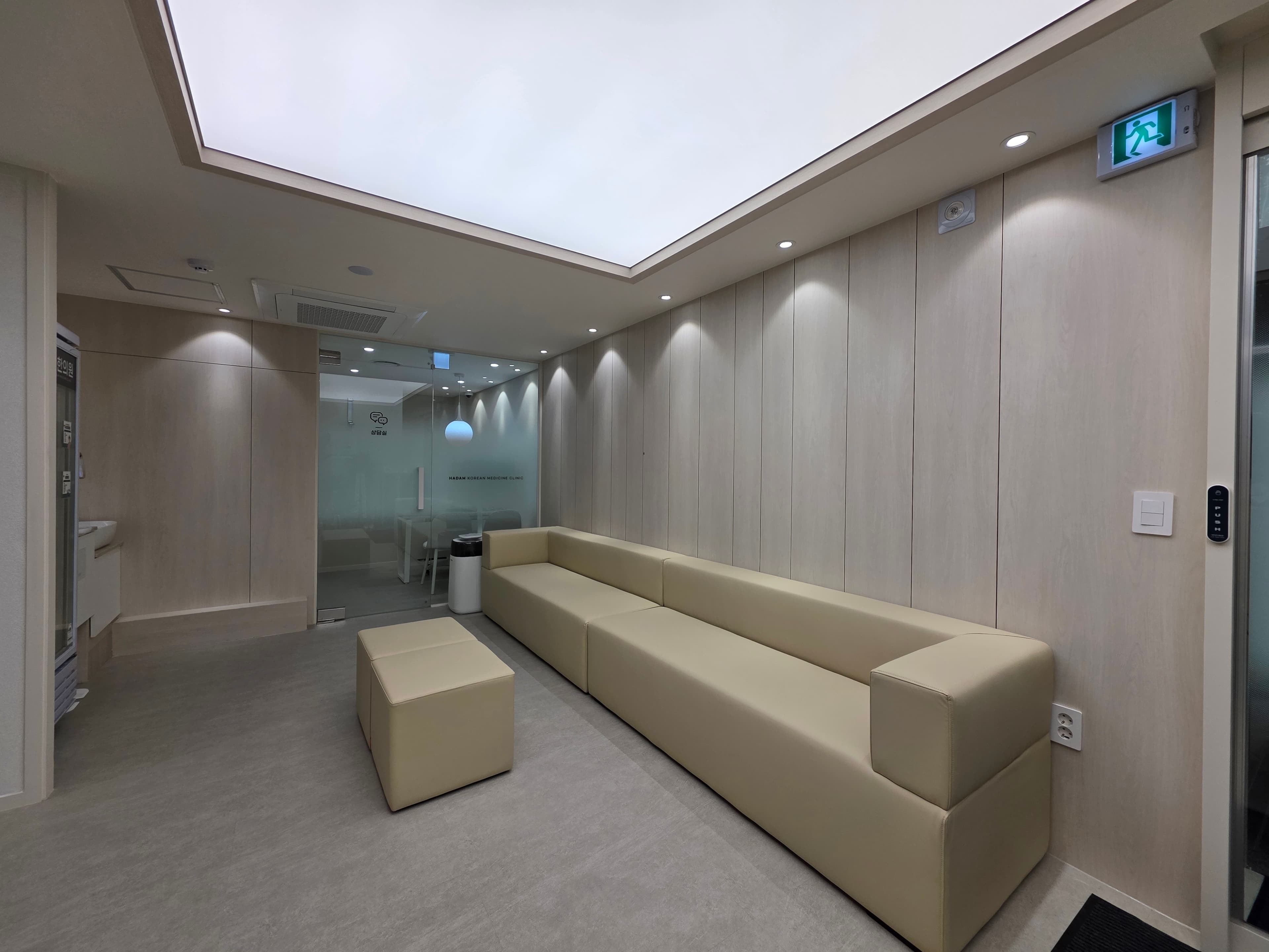 Clinic interior 7